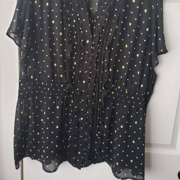 Black with lemon print, short sleeve, sheer, chiffon, button-up blouse - Picture 6 of 6